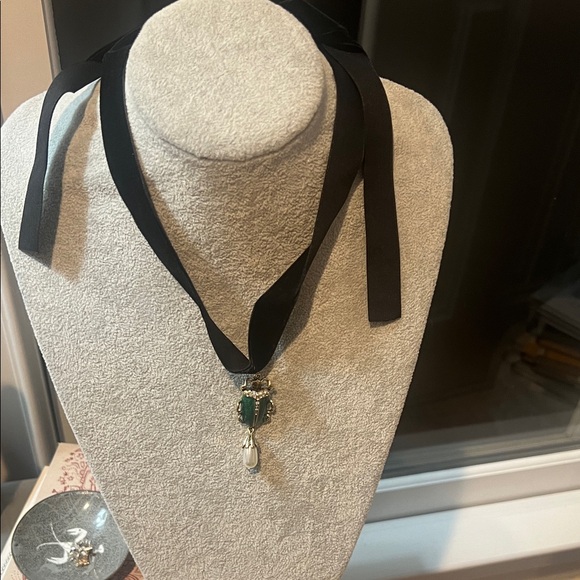 N/A Jewelry - Elegant Black and Green Pendant Necklace